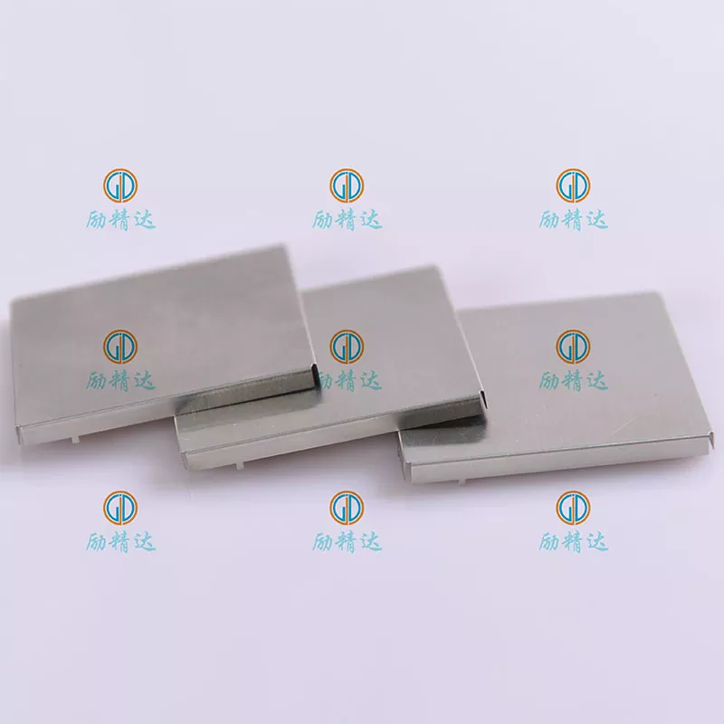 コーブ付きクリップオン PCB シールド缶